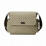 toppa con logo in tela GG Supreme marrone sul davanti risvolto scomparto principale superiore due tasche laterali a marsupio tracolla regolabile fasciatoio imbottito pieghevole